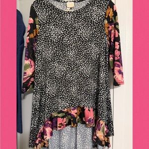 Elegant Black and White Floral Women's Tunic